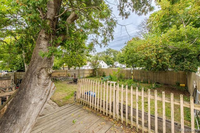 614 E Tennyson Avenue, Pontiac, MI 48340