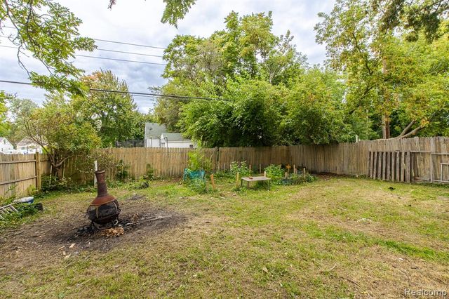 614 E Tennyson Avenue, Pontiac, MI 48340