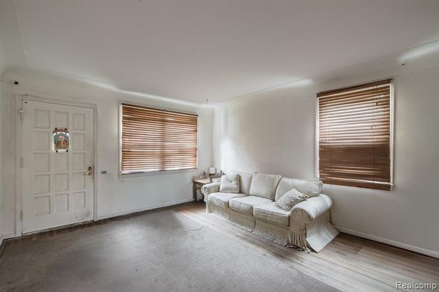 614 E Tennyson Avenue, Pontiac, MI 48340