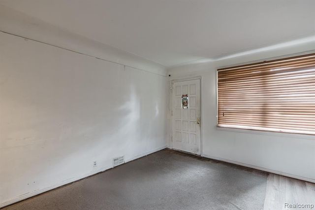 614 E Tennyson Avenue, Pontiac, MI 48340