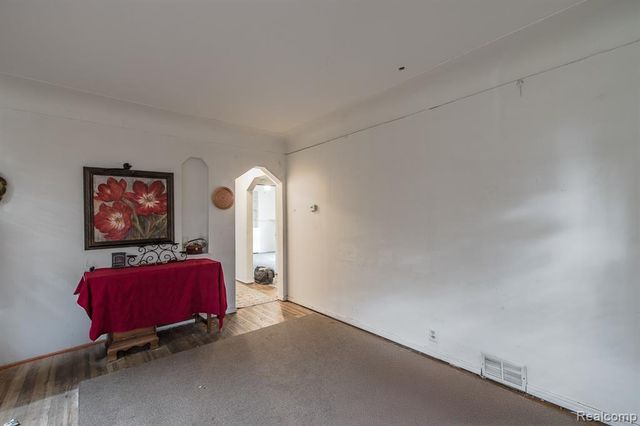 614 E Tennyson Avenue, Pontiac, MI 48340