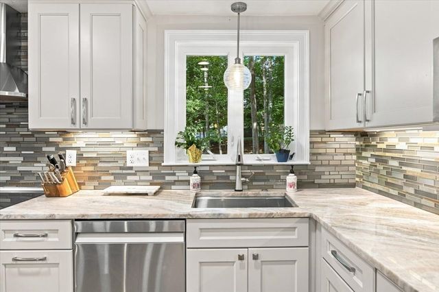 76 Westover Pkwy, Norwood, MA 02062