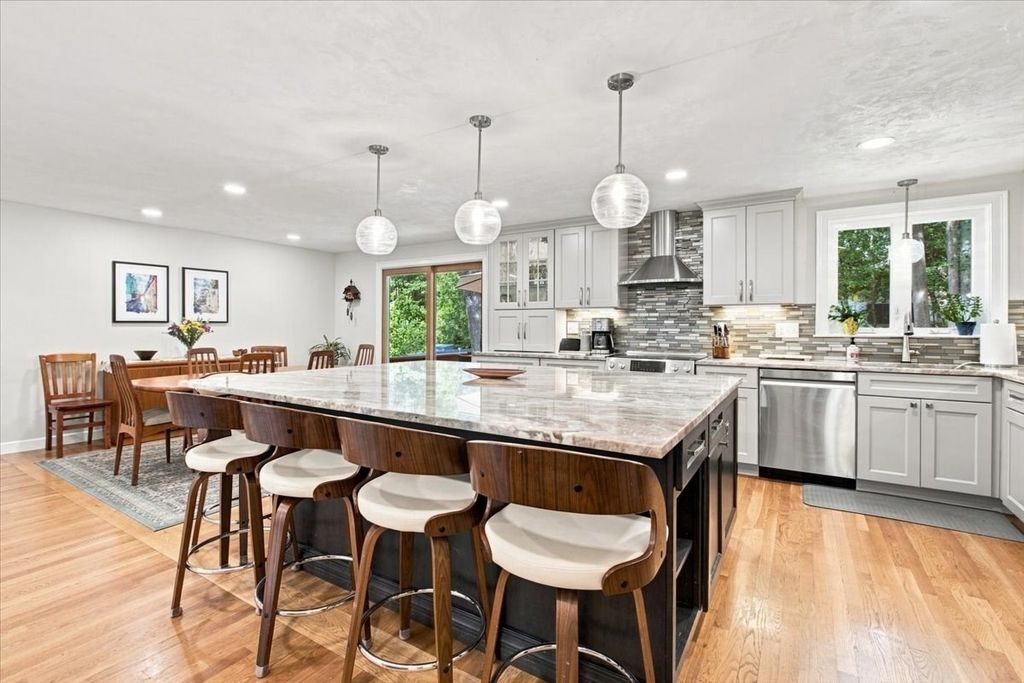 76 Westover Pkwy, Norwood, MA 02062