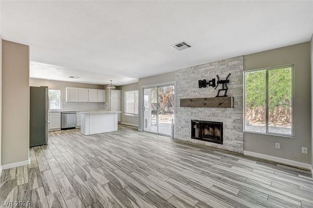 2000 Fallsburg Way, Henderson, NV 89002