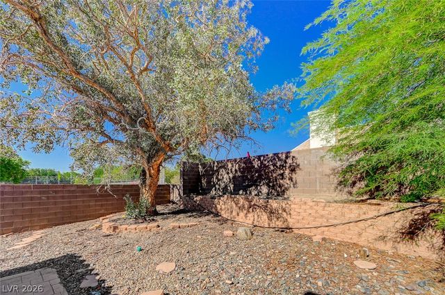 2000 Fallsburg Way, Henderson, NV 89002