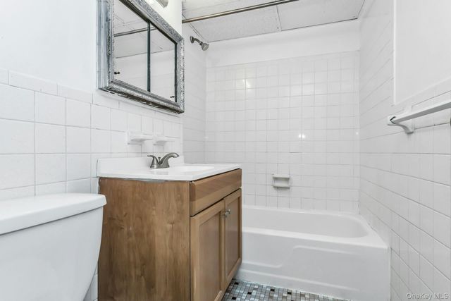 135 Post Avenue 5-L, Westbury, NY 11590