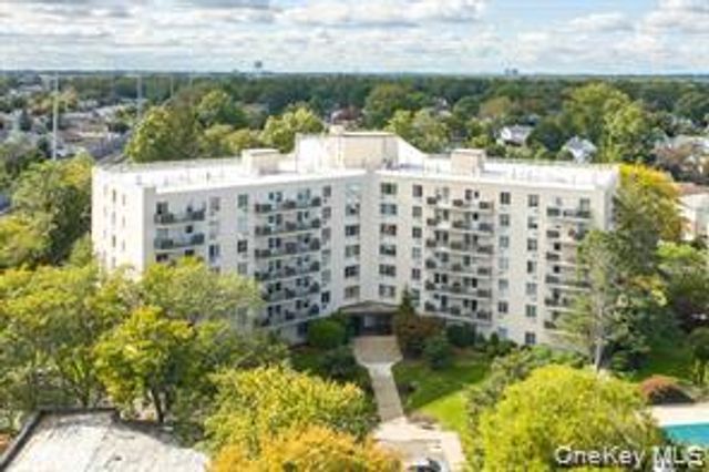135 Post Avenue 5-L, Westbury, NY 11590