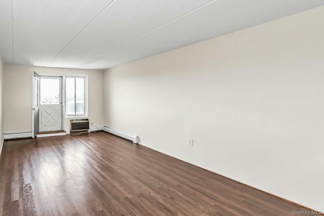 135 Post Avenue 5-L, Westbury, NY 11590