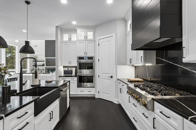 423 Oakleigh Avenue, Woodstock, GA 30188