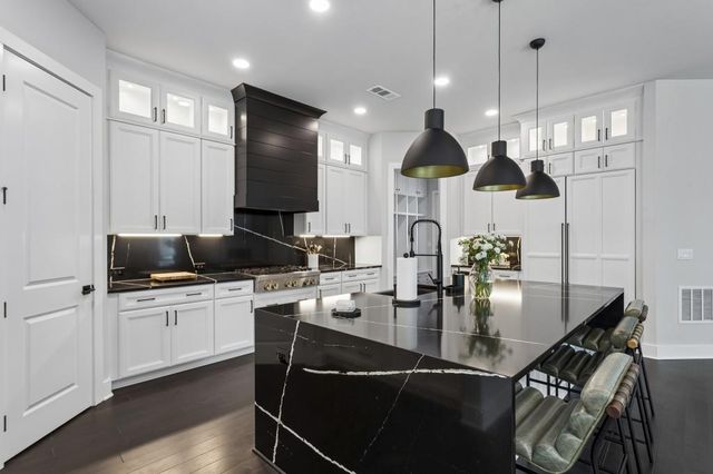 423 Oakleigh Avenue, Woodstock, GA 30188