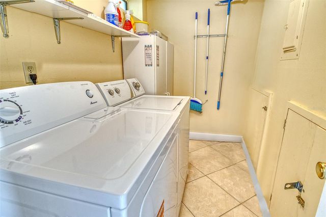 6157 MIDNIGHT PASS ROAD G22, Sarasota, FL 34242