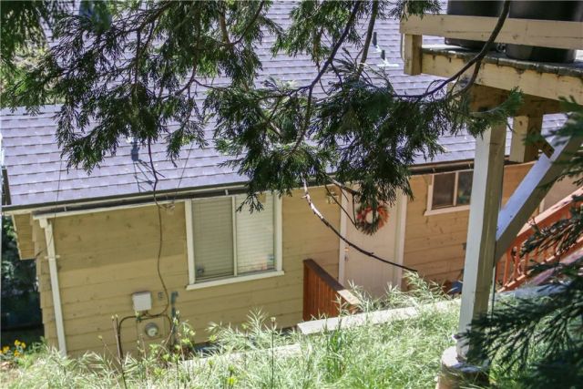 807 Virginia Ct, Lake Arrowhead, CA 92352