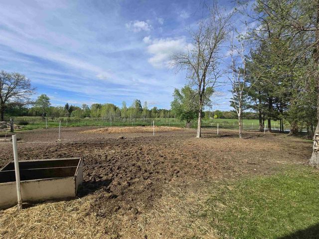 W10556 CZECH ROAD, Coloma, WI 54930