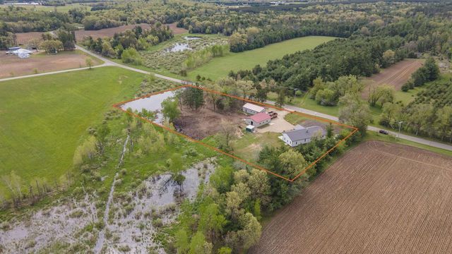 W10556 CZECH ROAD, Coloma, WI 54930