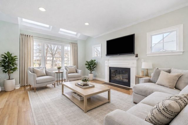 20 Coolidge Ave, Norwood, MA 02062