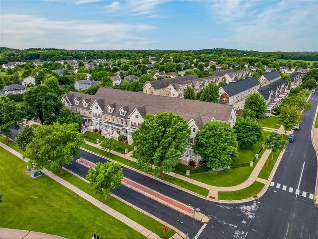 2779 Crinkle Root Drive, Fitchburg, WI 53711