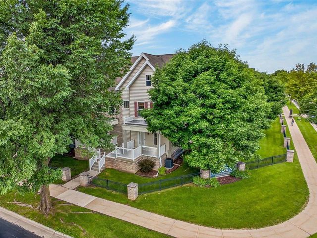 2779 Crinkle Root Drive, Fitchburg, WI 53711