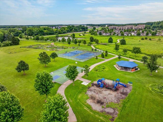 2779 Crinkle Root Drive, Fitchburg, WI 53711