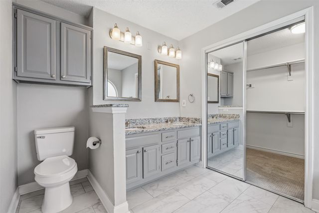 944 Valley View Drive, Lewisville, TX 75067