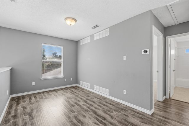 944 Valley View Drive, Lewisville, TX 75067