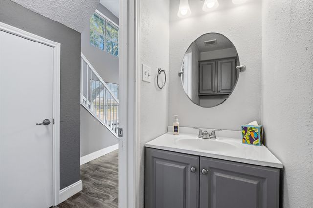 944 Valley View Drive, Lewisville, TX 75067