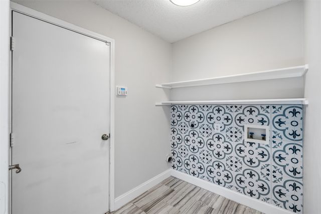 944 Valley View Drive, Lewisville, TX 75067