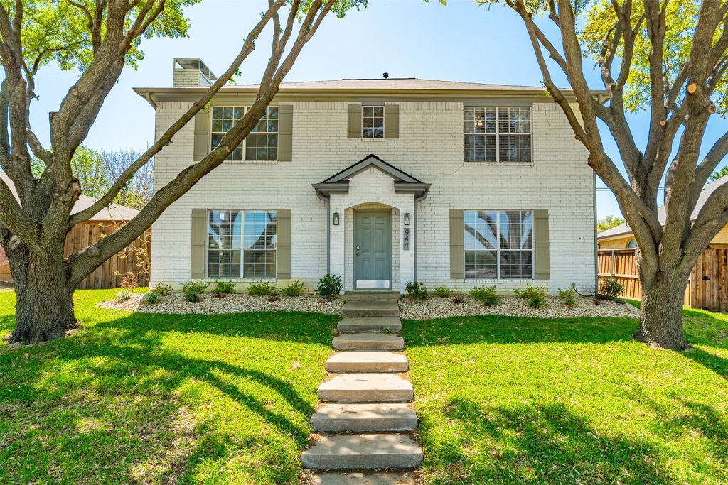 944 Valley View Drive, Lewisville, TX 75067