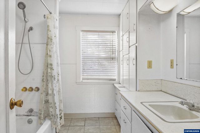 993 42nd Av, Sweet Home, OR 97386