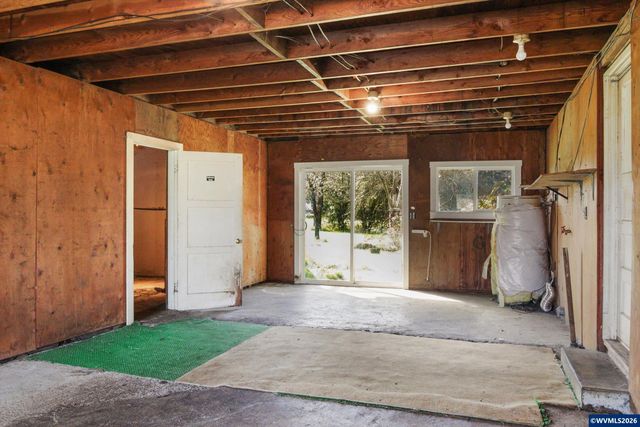 993 42nd Av, Sweet Home, OR 97386