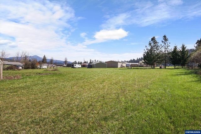 993 42nd Av, Sweet Home, OR 97386