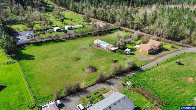 993 42nd Av, Sweet Home, OR 97386