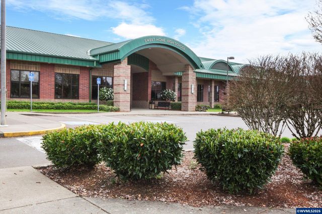 993 42nd Av, Sweet Home, OR 97386