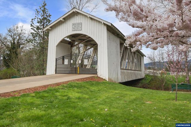 993 42nd Av, Sweet Home, OR 97386