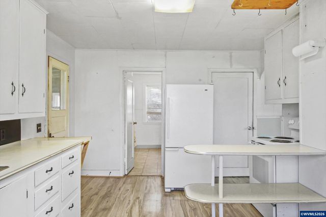 993 42nd Av, Sweet Home, OR 97386