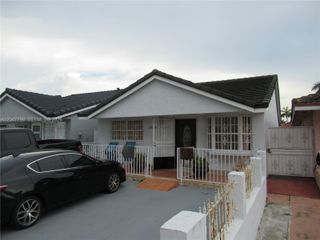 11530 NW 87th Ct, Hialeah Gardens, FL 33018