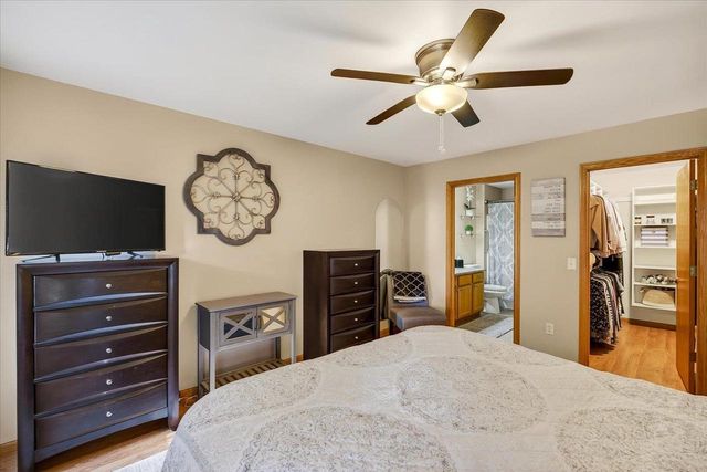 828 Dunn Avenue, Oregon, WI 53575