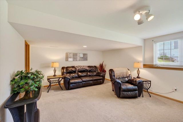 828 Dunn Avenue, Oregon, WI 53575