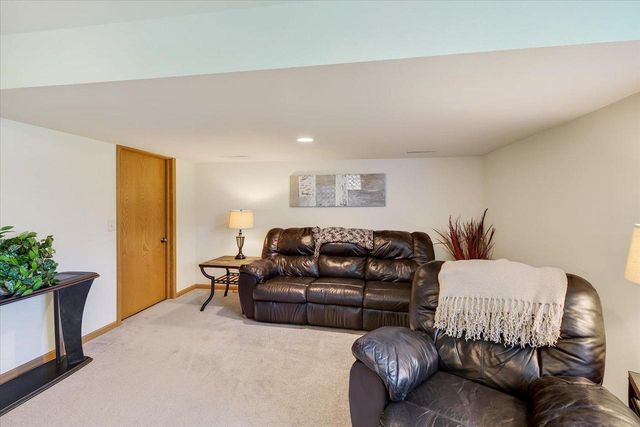 828 Dunn Avenue, Oregon, WI 53575