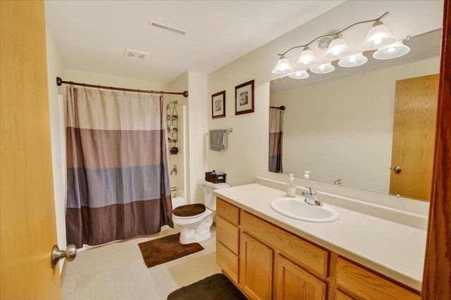 828 Dunn Avenue, Oregon, WI 53575