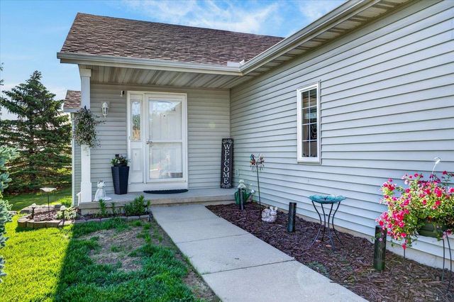 828 Dunn Avenue, Oregon, WI 53575