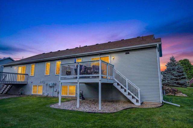 828 Dunn Avenue, Oregon, WI 53575
