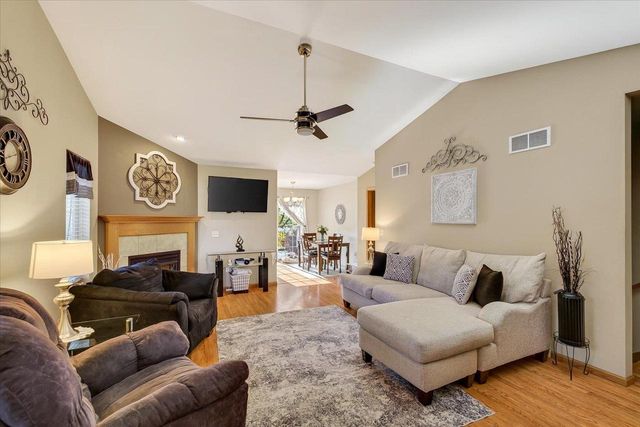 828 Dunn Avenue, Oregon, WI 53575