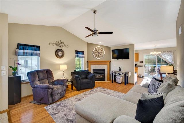 828 Dunn Avenue, Oregon, WI 53575