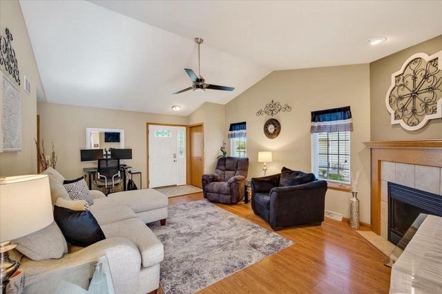 828 Dunn Avenue, Oregon, WI 53575