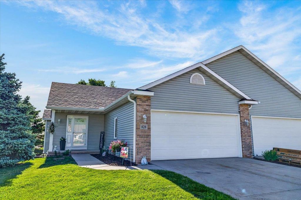 828 Dunn Avenue, Oregon, WI 53575