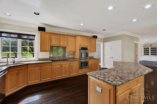 5025 Rollman Estates Drive, Amberley, OH 45236
