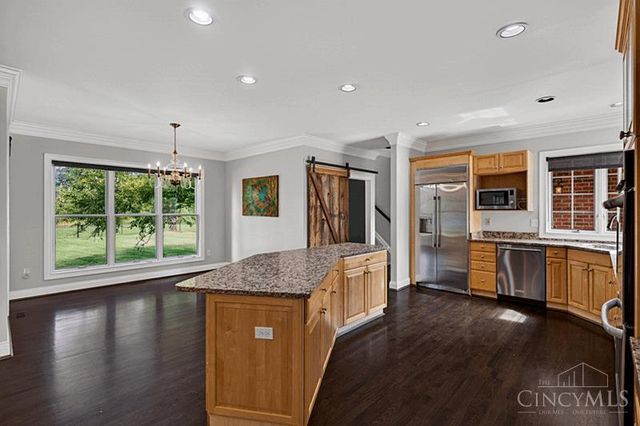 5025 Rollman Estates Drive, Amberley, OH 45236