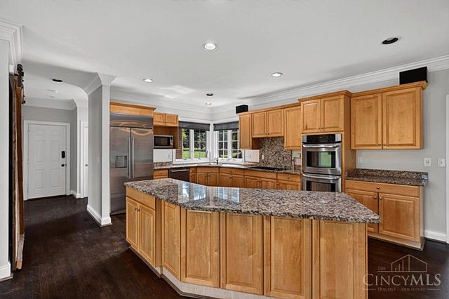5025 Rollman Estates Drive, Amberley, OH 45236