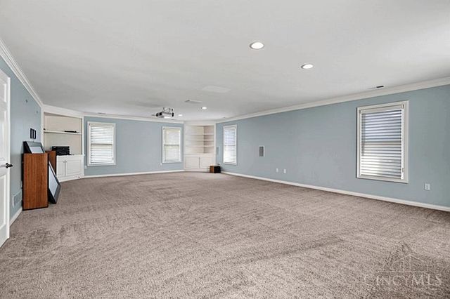 5025 Rollman Estates Drive, Amberley, OH 45236