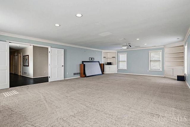 5025 Rollman Estates Drive, Amberley, OH 45236